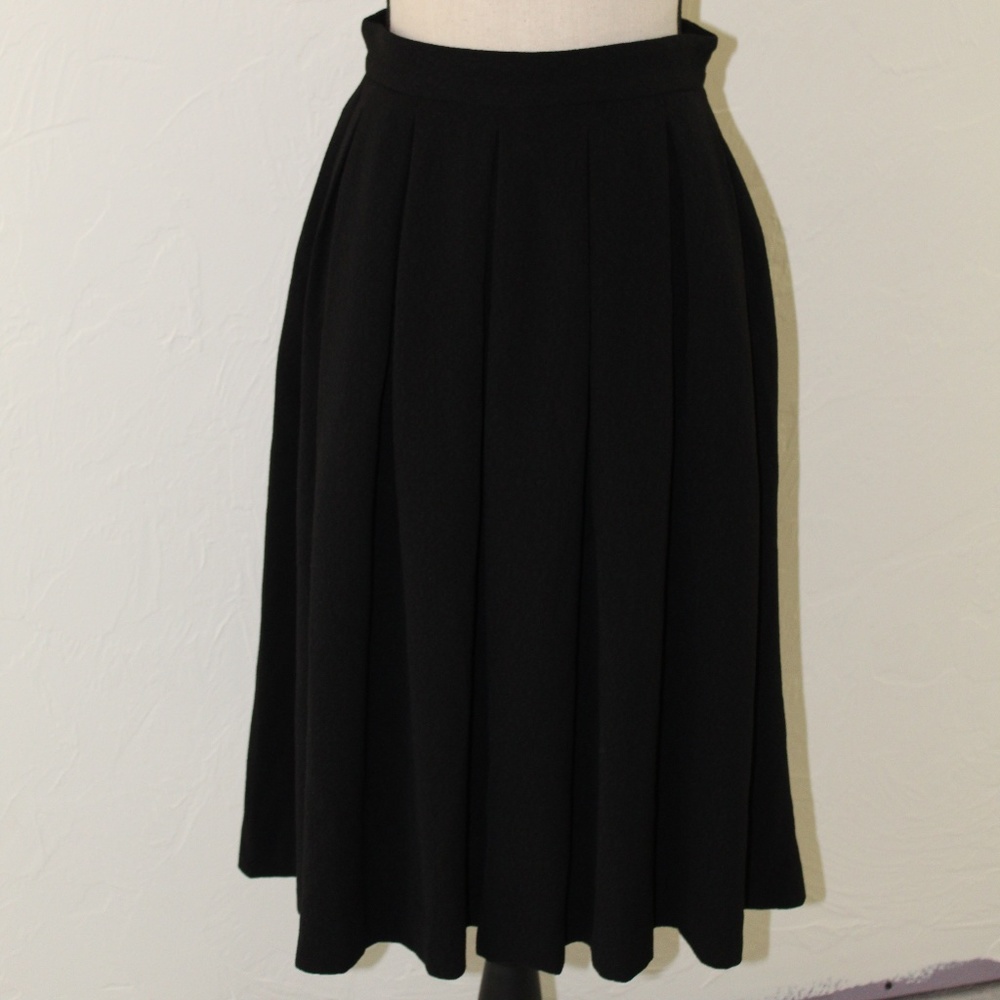 H&M Black Midi Skirt w/ Pockets